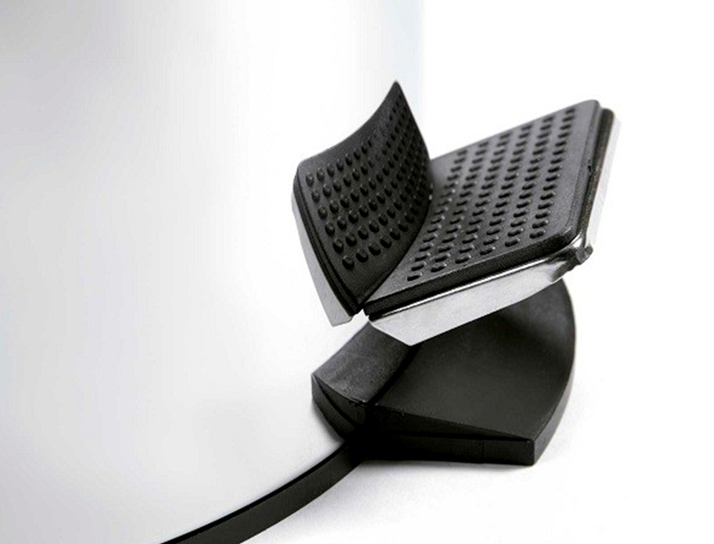 Q-CONNECT - Papelera metalica con pedal cromada 43x29cm capacidad 20 litros (Ref. KF11293)